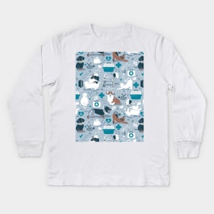 Veterinary medicine, happy and healthy friends // pattern // pastel blue background turquoise details navy blue white and brown cats dogs and other animals Kids Long Sleeve T-Shirt